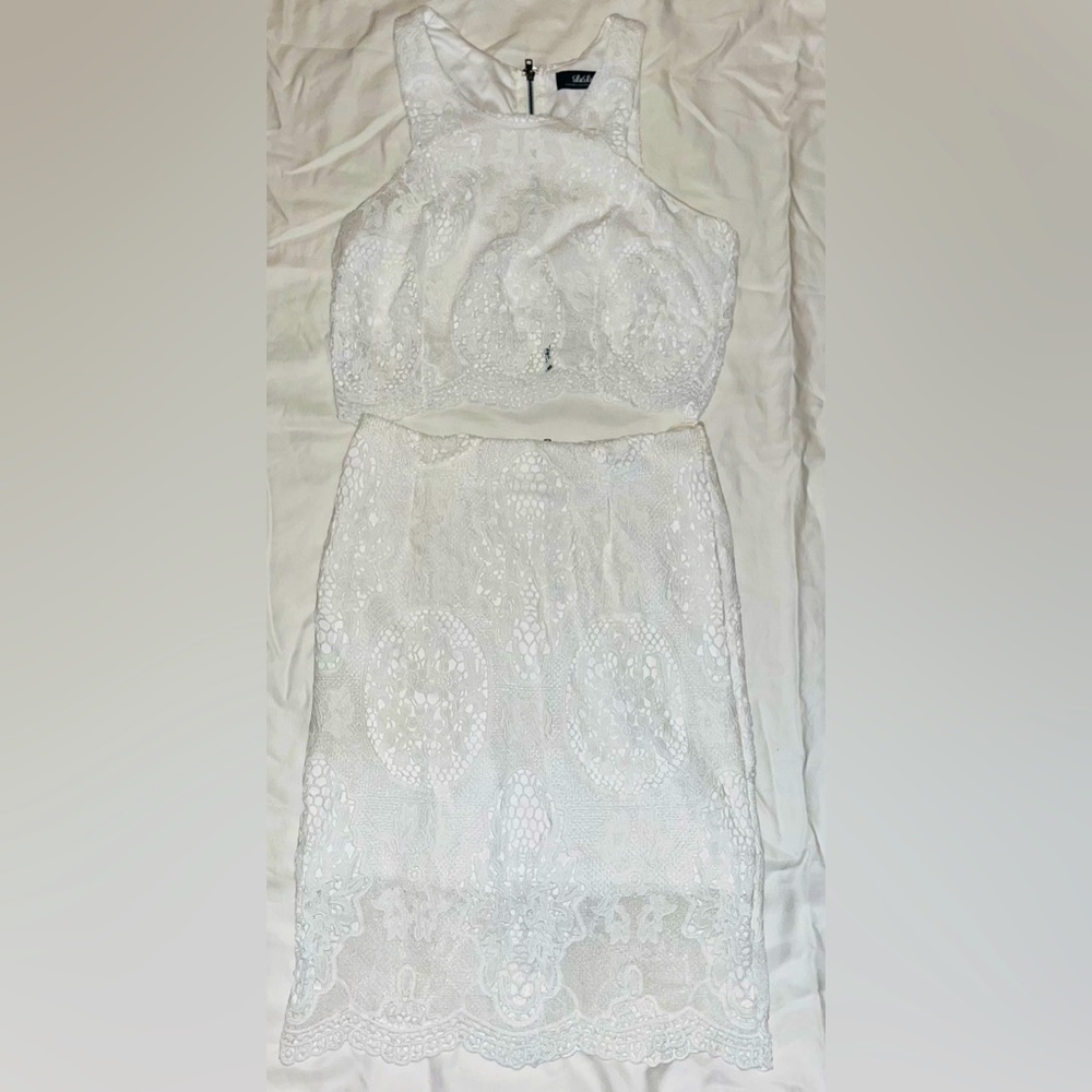 White lace top and pencil skirt